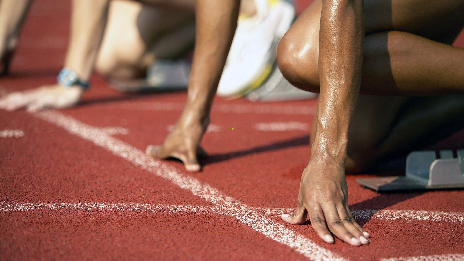 昔日霸主陷泥潭！五轮仅八分保级警报拉响，广州队客平难掩颓势，核心缺阵之痛何解？